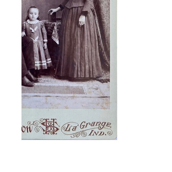 Antique Cabinet Card Photo Early 1900s Well Off Family Hissong & Son LaGrange IN - Picture 4 of 5